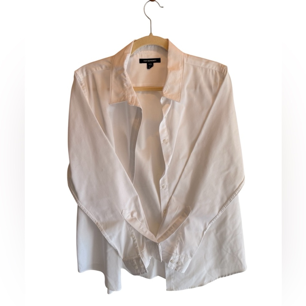 Port Authority Women’s White Button Down Shirt in Size L